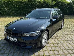 Schwarz Gebraucht 2021 BMW 320 Advantage Kombi | 20.990 € (Fairer Preis)
