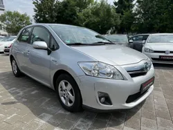 Silber Gebraucht 2011 Toyota Auris Hybrid Life Limousine | 7.499 € (Fairer Preis)