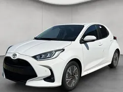 Weiß Neu 2025 Toyota Yaris Hybrid Limousine | 23.990 € (Guter Preis)