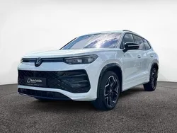 Weiß (oryxweiß perlmutteffekt) Neu 2025 VW Tayron R-line SUV | 68.991 €