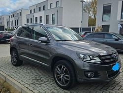 Grau Gebraucht 2012 VW Tiguan Sport SUV | 12.000 € (Etwas zu teuer)