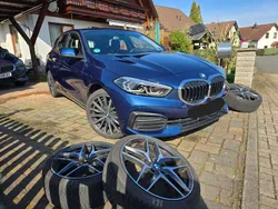 Blau Gebraucht 2023 BMW 118 Advantage Kleinwagen | 26.100 € (Fairer Preis)