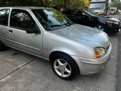 Silber Gebraucht 2002 Mazda 121 Kleinwagen | 900 €