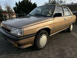 Grau metallic Gebraucht 1987 Renault R9 Limousine | 3.900 €