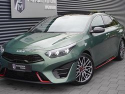 Experience green metallic Gebraucht 2024 Kia ProCeed GT Kleinwagen | 33.990 € (Etwas zu teuer)