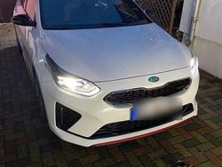 Weiß Gebraucht 2020 Kia ProCeed GT Kleinwagen | 21.500 € (Guter Preis)