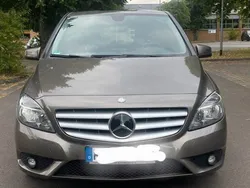 Braun Gebraucht 2012 Mercedes B180 Van / Kleinbus | 6.498 € (Superpreis)