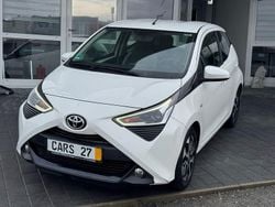 Weiß Gebraucht 2020 Toyota Aygo X-play Kleinwagen | 7.999 € (Guter Preis)