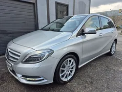 Silber Gebraucht 2013 Mercedes B250 Van / Kleinbus | 13.990 € (Fairer Preis)