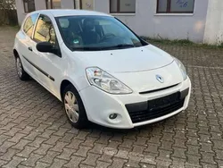 Weiß Gebraucht 2009 Renault Clio III Kleinwagen | 4.099 € (Fairer Preis)