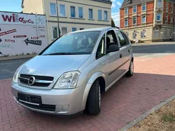 Silber Gebraucht 2003 Opel Meriva Basis Van / Kleinbus | 3.990 € (Teuer)