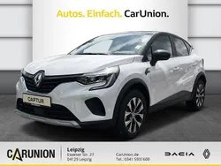 Perlmuttweiß metallic, black pearlschwarz metall (schwarz) Gebraucht 2024 Renault Captur Evolution SUV | 22.995 € (Guter Preis)
