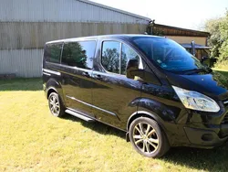 Schwarz Gebraucht 2015 Ford Tourneo Custom Van / Kleinbus | 18.400 € (Teuer)