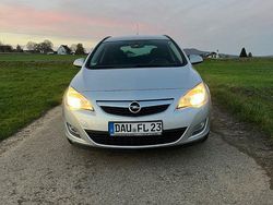 Silber Gebraucht 2012 Opel Astra Edition Kombi | 5.500 € (Fairer Preis)
