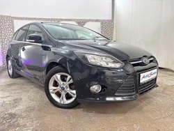 Schwarz Gebraucht 2012 Ford Focus Limousine | 5.871 € (Guter Preis)