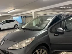 Grau Gebraucht 2009 Peugeot 207 Limousine | 5.000 € (Etwas zu teuer)