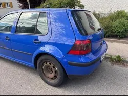 Blau Gebraucht 2002 VW Golf IV Kleinwagen | 2.200 € (Fairer Preis)