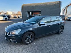 Grau Gebraucht 2012 Volvo V60 R-Design Kombi | 5.990 € (Fairer Preis)