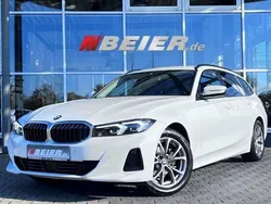 Weiß (alpinweiss 3) Gebraucht 2023 BMW 318 Shadowline Kombi | 31.390 € (Superpreis)