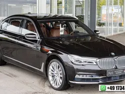Almandinbraun Gebraucht 2016 BMW 750 Exclusive Limousine | 48.990 €