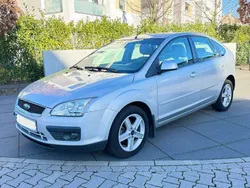 Silber Gebraucht 2006 Ford Focus Ghia Limousine | 3.950 € (Fairer Preis)