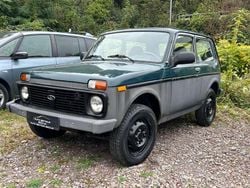 Grün Gebraucht 2011 Lada niva SUV | 2.971 € (Superpreis)