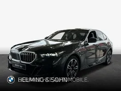 Grau Gebraucht 2024 BMW 520 M Sport Limousine | 50.450 € (Superpreis)