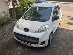 Weiß Gebraucht 2009 Peugeot 107 Filou Kleinwagen | 1.800 € (Fairer Preis)