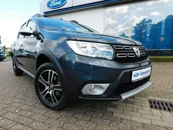 Grau Gebraucht 2017 Dacia Sandero Prestige Kleinwagen | 9.990 € (Fairer Preis)