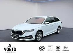 Weiß Gebraucht 2022 Skoda Octavia Style Kombi | 21.888 € (Guter Preis)