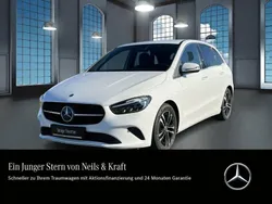 Weiß Gebraucht 2023 Mercedes B200 Progressive Van / Kleinbus | 32.380 € (Teuer)