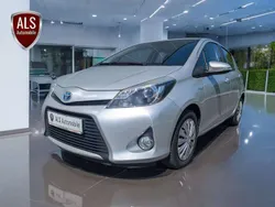Silver metallic Gebraucht 2014 Toyota Yaris Hybrid Basis Kleinwagen | 11.500 € (Fairer Preis)