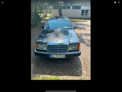 Schwarz Gebraucht 1990 Mercedes E200 Limousine | 3.200 €