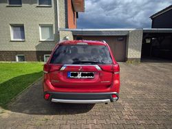 Rot Gebraucht 2016 Mitsubishi Outlander SUV | 14.990 € (Teuer)