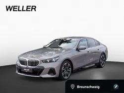 Oxide grey ii Gebraucht 2024 BMW 520 M Sport Limousine | 52.450 € (Fairer Preis)