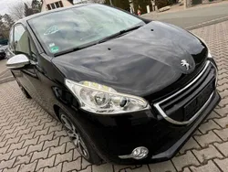 Schwarz nera/metalli Gebraucht 2014 Peugeot 208 Allure Kleinwagen | 7.990 € (Etwas zu teuer)