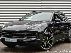 Tiefschwarz metallic Gebraucht 2021 Porsche Cayenne SUV | 78.900 € (Teuer)
