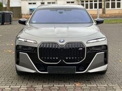 Grau Gebraucht 2023 BMW M760e Limousine | 114.950 € (Superpreis)