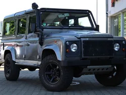 Grau Gebraucht 2009 Land Rover Defender SUV | 37.999 € (Teuer)