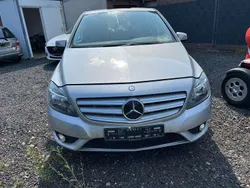 Polarsilber metalliclack Gebraucht 2012 Mercedes B180 Van / Kleinbus | 7.155 € (Fairer Preis)