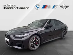 Black sapphire metallic Gebraucht 2025 BMW M4 Exclusive Coupé | 78.890 €