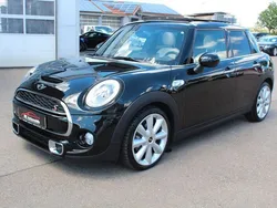 Midnight black metallic Gebraucht 2015 Mini Cooper SD Kleinwagen | 16.900 € (Fairer Preis)