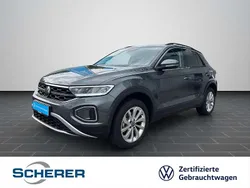 Indiumgrau metallic (metallic) Gebraucht 2025 VW T-Roc Life SUV | 28.780 € (Superpreis)