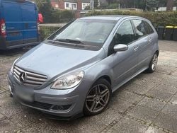 Silber Gebraucht 2005 Mercedes E200 Kleinwagen | 2.750 € (Guter Preis)