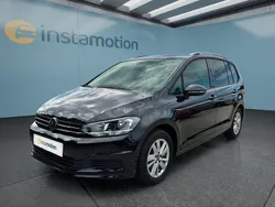 Schwarz Gebraucht 2024 VW Touran Van / Kleinbus | 32.449 € (Fairer Preis)