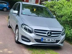 Silber Gebraucht 2015 Mercedes B180 Van / Kleinbus | 12.000 €