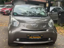 Grau Gebraucht 2009 Toyota iQ Kleinwagen | 4.499 € (Fairer Preis)
