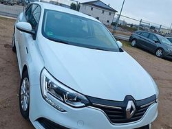 Weiß Gebraucht 2017 Renault Mégane GrandTour Life Kombi | 5.999 € (Fairer Preis)
