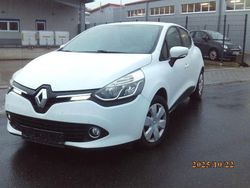 Weiß Gebraucht 2015 Renault Clio IV LIMITED Limousine | 4.690 € (Fairer Preis)