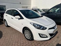 Creamy white Gebraucht 2013 Hyundai i30 Classic Kombi | 7.990 € (Etwas zu teuer)